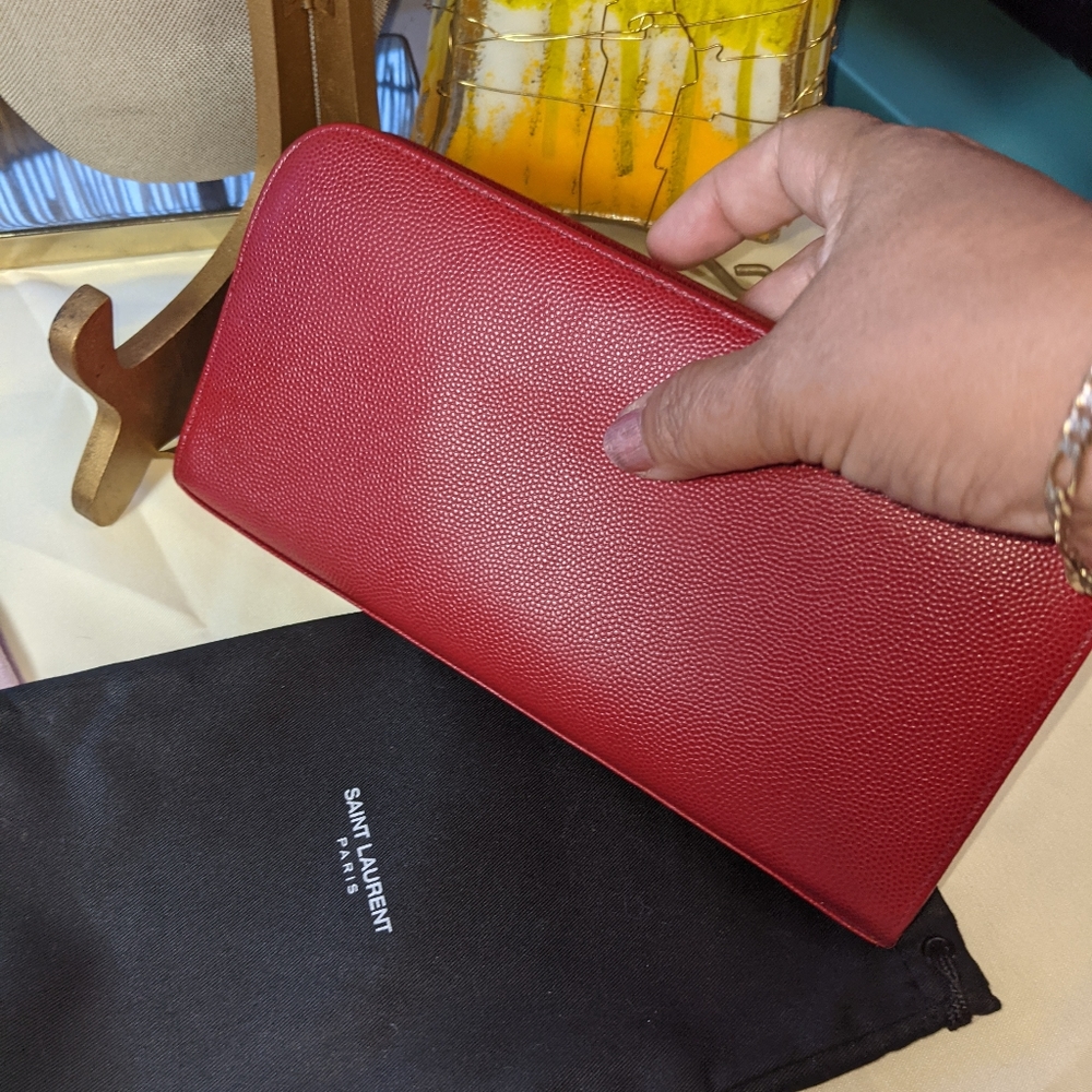 Yves Saint Laurent Red Leather zippy wallet - Picture 2 of 6